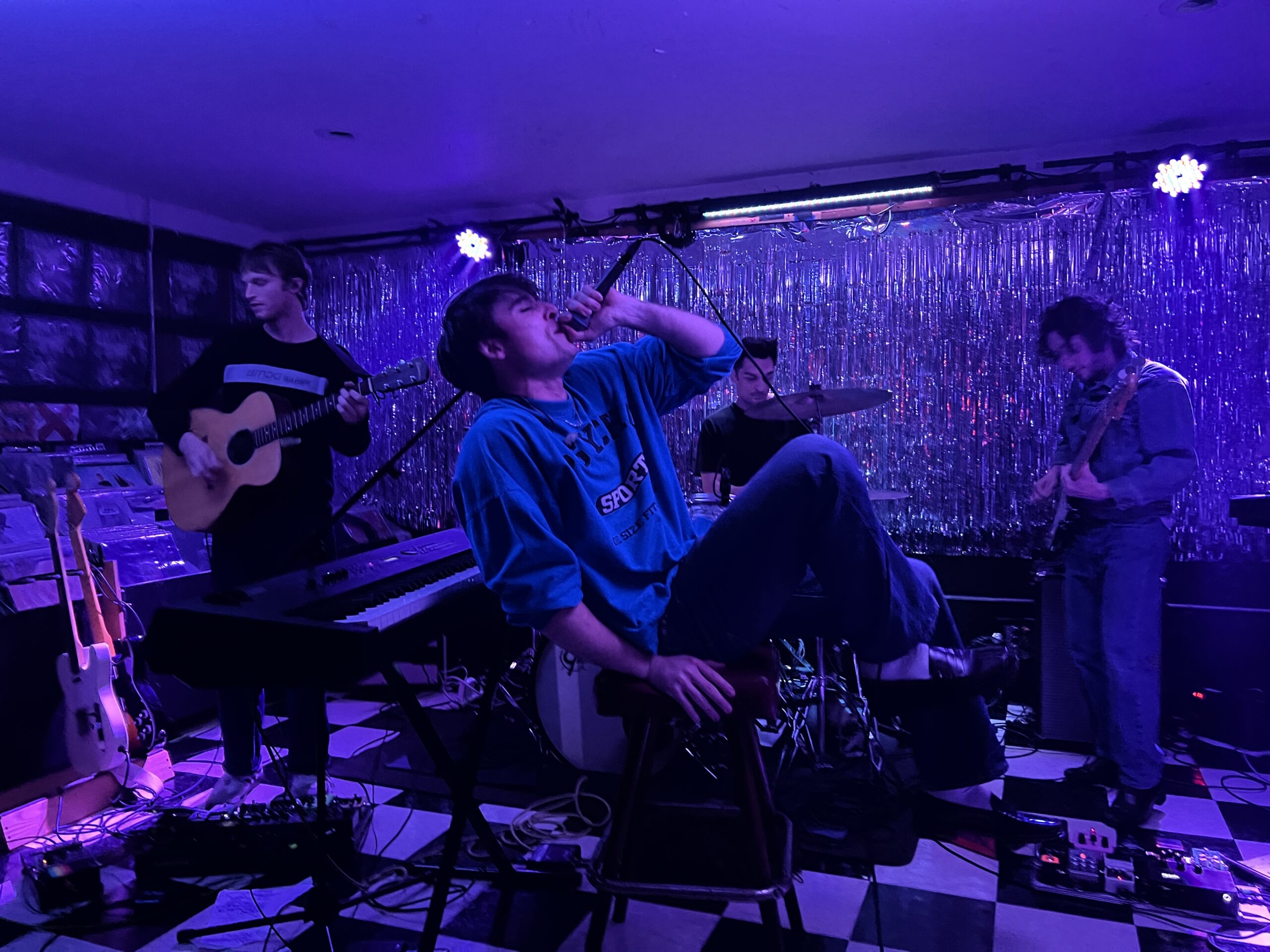 Modern Oli Rocks LA In An Unforgettable Performance